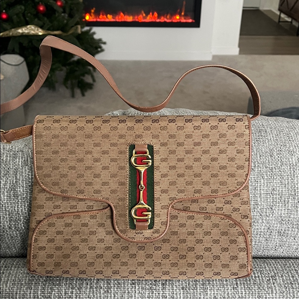 Vintage Gucci sherry line shoulder bag . COA !